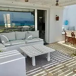 Kamari Villa *