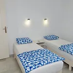 Kamari Villa *