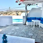 Kamari Villa *