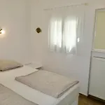 Villa Kamari *