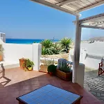 Villa Kamari *